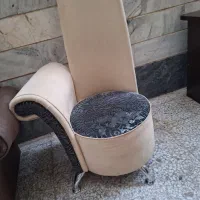 یک عددمبل سه نفره همراه عسلی باشاه نشین