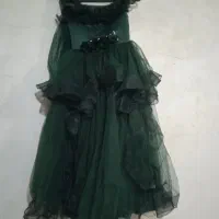 یک لباس مجلسی دخترانه