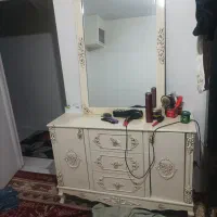 کنسول وآینه میزTVوساعت ایستاده