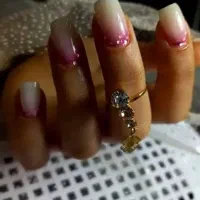 به یک ناخنکار با تجربه نیاز دارم
