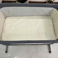 تخت کنار مادر