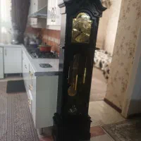 ساعت چوبی سالم بدون نقص زمینی