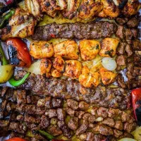 نیروی ماهر تخته کار اقا و خانم برای اشپزخانه