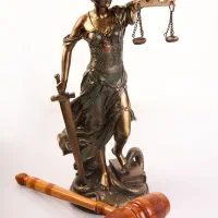 مشکلات حقوقی خود را به ما بسپارید