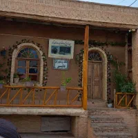 اقامتگاه عاریس درسجین کافه رستوران