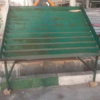 میز آهنی