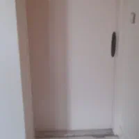 یک عدد درب داخلی ساختمان