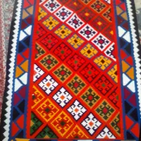 گلیم قرمز لاکی