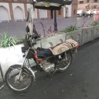 موتورسیکلت هندا125تکتازمدل 1383اوراقی  روشن روی جک