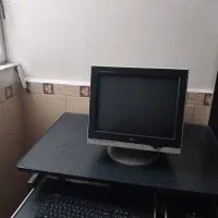 کامپیوتر و میز