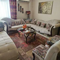 یک دست مبلمان و میز ناهارخوری