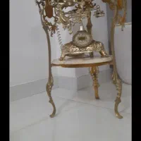 میز گرد برنز با ساعت