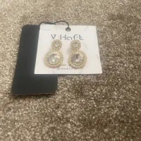 بدلیجات و گوشواره