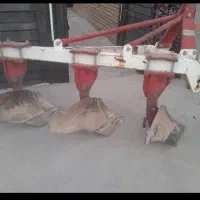 گاو اهن به همراه یک کود پاش