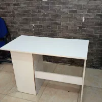 میز ناخن به همراه شلف صندلی انتظار وتخت اپلاسیون