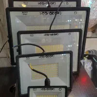 پرژکتور  پرتو نور از ۳۰ وات تا ۳۰۰ وات