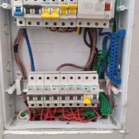 برقکار و تکنیسین برق ساختمان و انجام کلیه خدمت برق