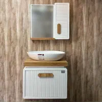 نیروی خانم جوان