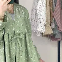 فروشنده خانم جهت پوشاک زنانه