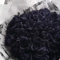 گل روبانی. دسته گل 34 شاخه ای سورمه ای