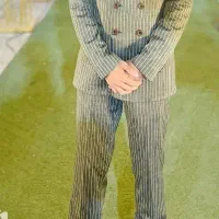 کت شلوار خط خطی