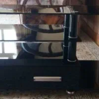فروش میز تلویزیون شیشه ای در حد نو