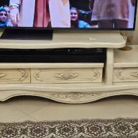 میز تلویزیون کلاسیک بسیار تمیز و در حد نو