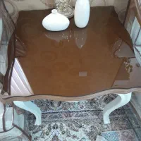 شیشه روی میز