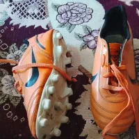 کفش چمنی اصل سایز ۳۶.۳۷ به پولش نیاز دارم