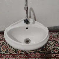 روشویی بدون پایه همراه با شیر