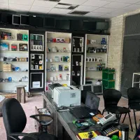 ویترین ام‌دی‌اف با طبقه شیشه ای