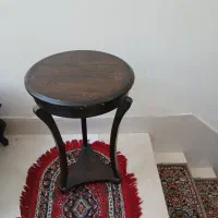 میز گرد کنار سالنی