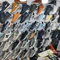 فروشنده مغازه پوشاکفـروشی