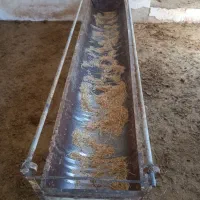 دو عدد آخور