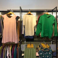 فروشنده خانم یا آقا ۲۰ تا ۳۰ سال با بیمه و پورسانت