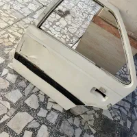 در سمت راننده پژو پارس سفید