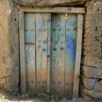 تعدادی وسایل قدیمی به فروش می‌رسد