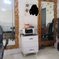 اینه ومیزسالنی
