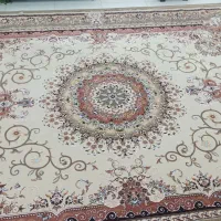 فرش نگین ابریشم کاشان (گل ابریشم و‌گل برجسته)