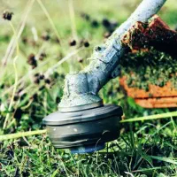 علف زنی باغ،باغچه حیاط درکمارج وغیره ...