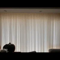 پرده حریر مینیمال همراه با چوب برده