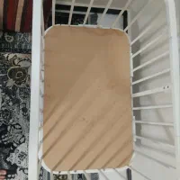 تخت کنار مادر
