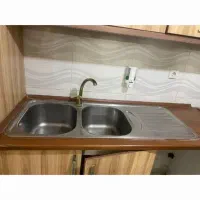 سینک ظرفشویی و شیر آب
