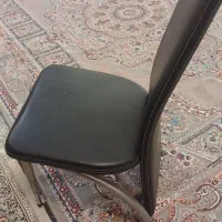 میز ناهارخوری مشکی تمیز و سالم فقط ۴ تومن