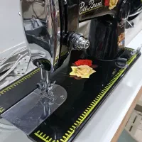 چرخ خیاطی گل نشان در حد نو بدون جعبه