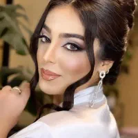 ارائه خدمات میکاپ وشنیون و زلف و...
