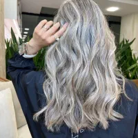 رنگ و مش کار کوپ کار ناخن کار و مژه کار