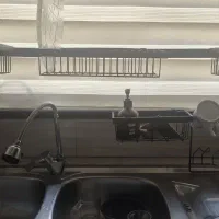 آبچکان پشت پنجره ای