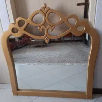 آیینه دکوری طلایی رنگ بسیار شیک