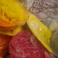 تعدادی پر رنگی
